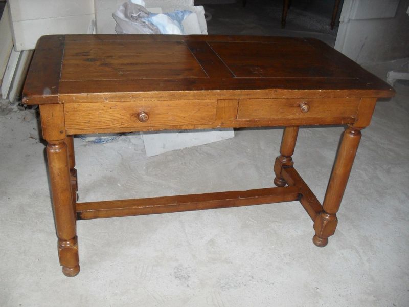 Bureau En Chataignier Massif Relooke A Istres Finition Patine Et Relooking De Meuble A Aix En Provence Les Finitions De Provence